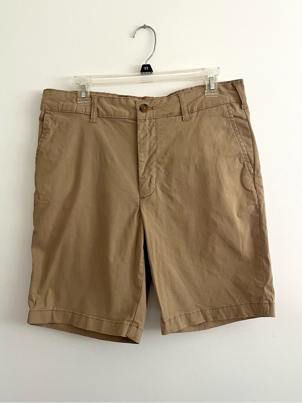 Izod Men’s Flat Front Khaki Shorts 9.5 inch Summer Golf Casual Everyday Wear 32